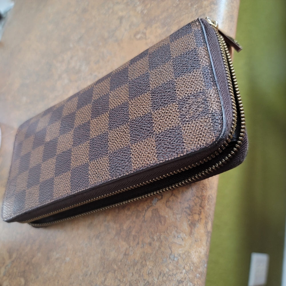 Louis Vuitton Damier Ebene zippy wallet